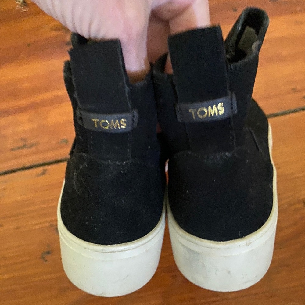 Tom’s slip on platform sneaker/bootie
